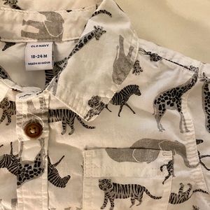 Button Down Animal Print Patter Short Steve Shirt